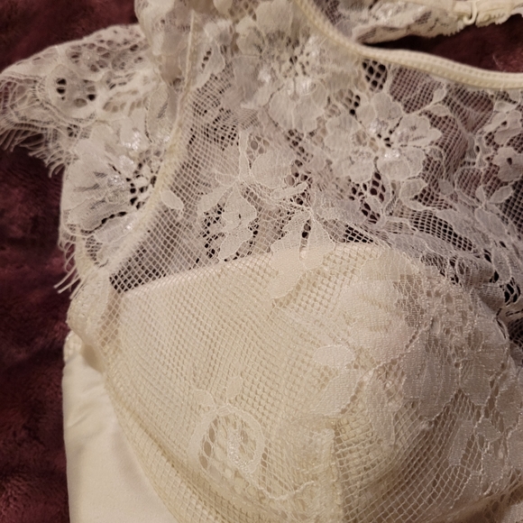 Silky and lace bracelet to a set. Top is size Small . Oh la la Cherri - Picture 5 of 12